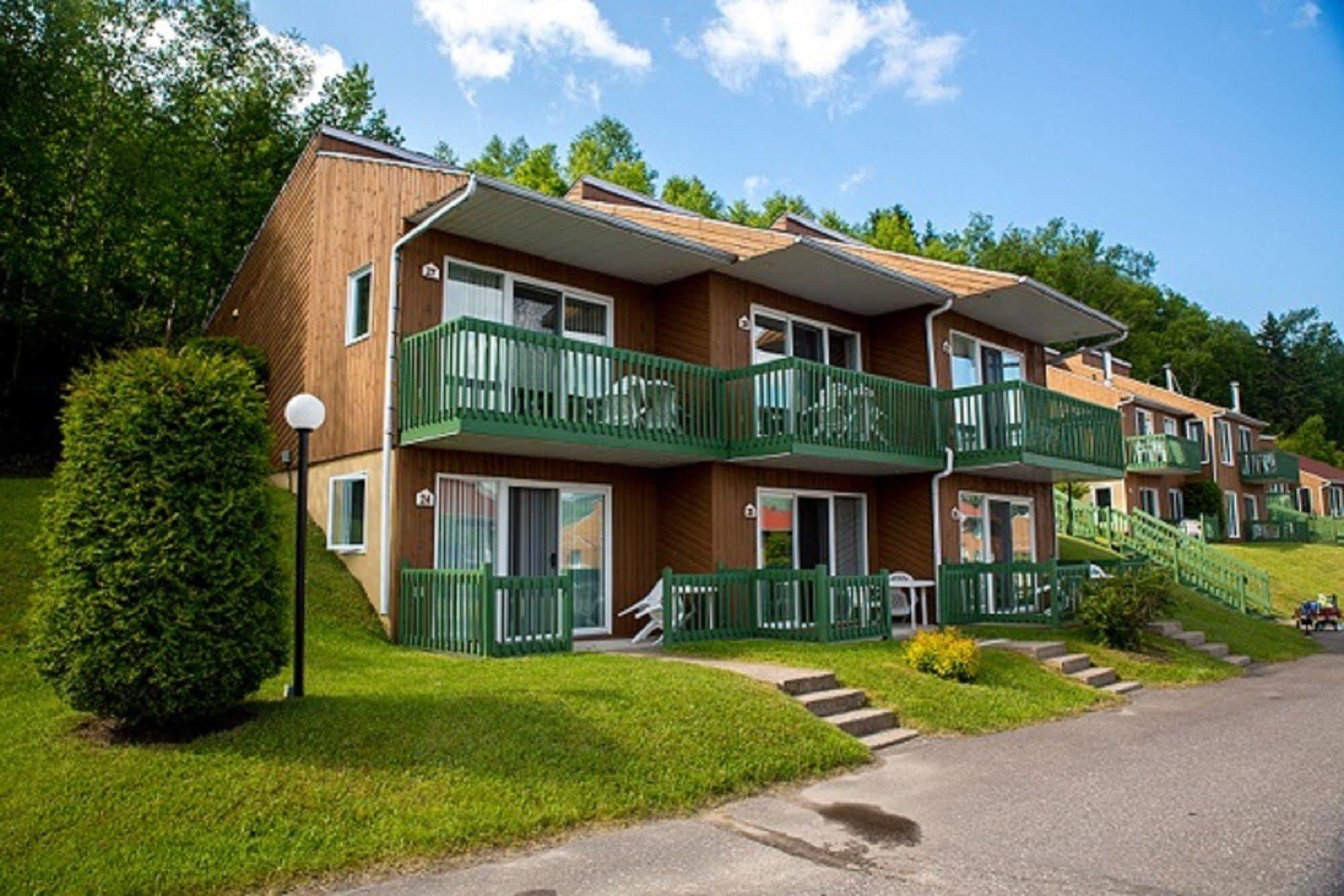 Chalets Condos Sur Le Fjord LʼAnse-Saint-Jean Dış mekan fotoğraf