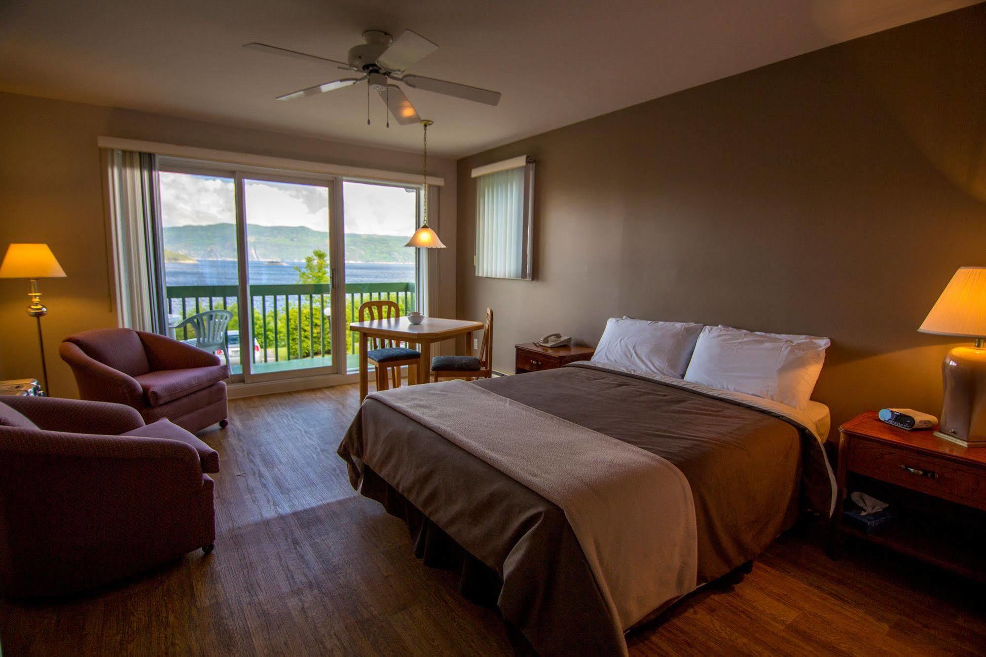 Chalets Condos Sur Le Fjord LʼAnse-Saint-Jean Dış mekan fotoğraf